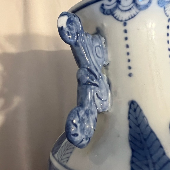 Beautiful Blue and white print vase made in China - Picture 3 of 3